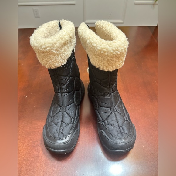 UGG down waterproof snow boots - Picture 4 of 12